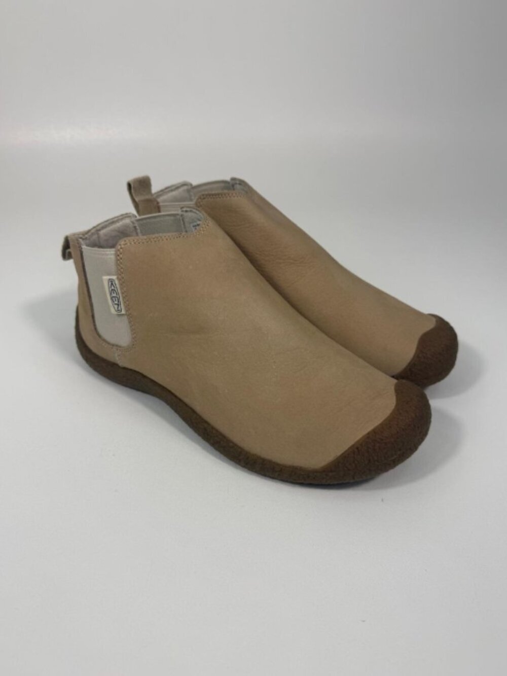 KEEN Women's Mosey Chelsea Leather Pull On Ankle Boot, Safari/Birch, 9.5